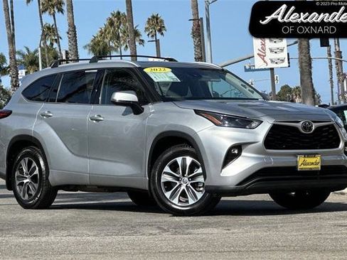 Used 2022 Toyota Highlander XLE image 1