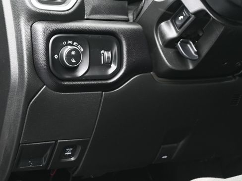 Used 2021 RAM 2500 Big Horn w/ Level 2 Equipment Group AWD/4WD image 23