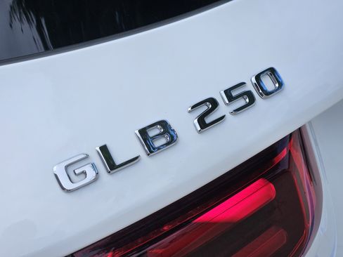 Used 2026 Mercedes-Benz GLB 250 image 8