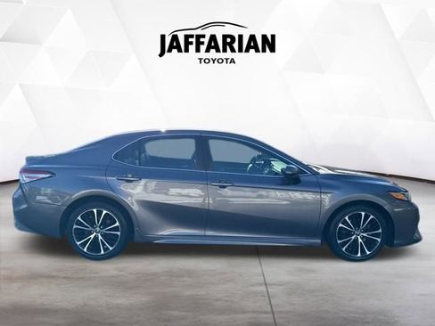 Certified 2018 Toyota Camry SE image 4