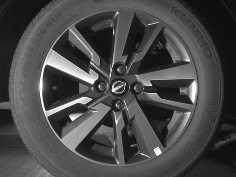 Used 2025 Nissan Versa SV image 15