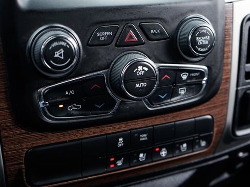 Used 2018 RAM 1500 Laramie image 31