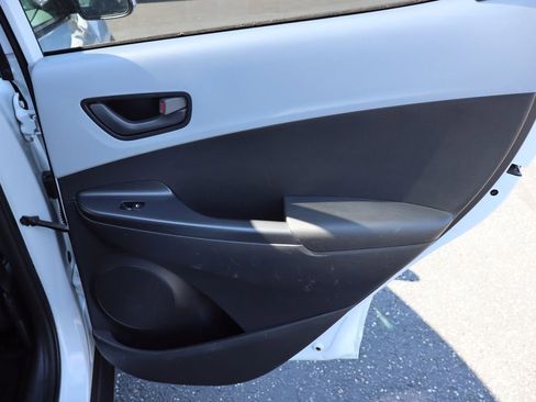 Used 2018 Hyundai Kona SEL AWD/4WD image 27