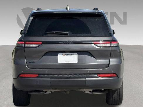 Used 2024 Jeep Grand Cherokee Altitude AWD/4WD image 10