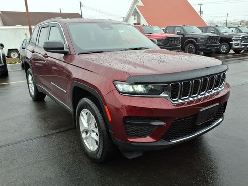 Used 2024 Jeep Grand Cherokee Laredo X w/ Luxury Tech Group I AWD/4WD image 3
