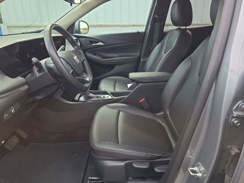 Used 2024 Buick Encore GX Sport Touring image 9