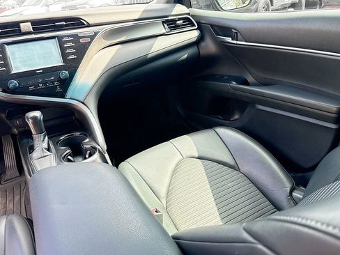 Used 2020 Toyota Camry SE FWD image 25