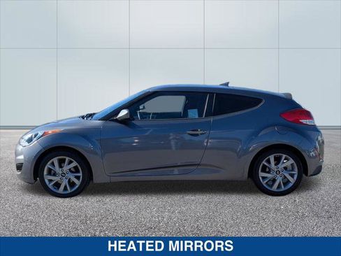 Used 2016 Hyundai Veloster image 2