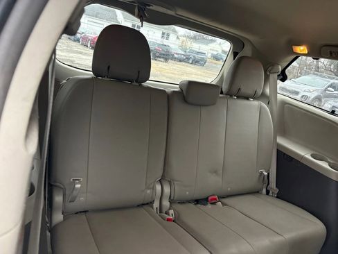 Used 2017 Toyota Sienna XLE w/ XLE Navigation Package image 17