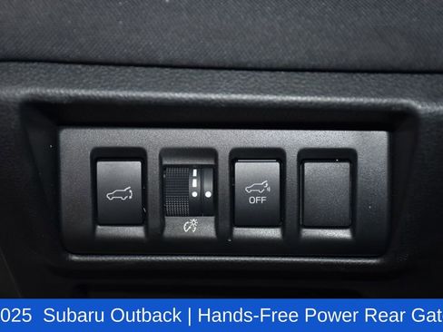 Used 2025 Subaru Outback Premium image 9