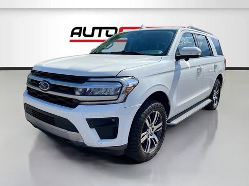 Used 2023 Ford Expedition XLT AWD/4WD image 3
