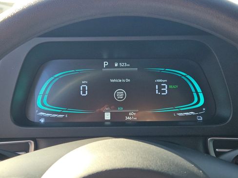 Used 2025 Hyundai Elantra Blue image 12