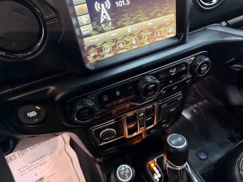 Used 2022 Jeep Wrangler Unlimited Sahara image 5