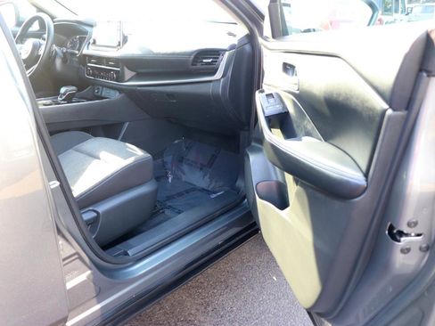 Used 2024 Nissan Rogue SV FWD image 15