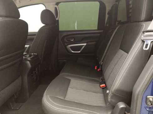 Used 2017 Nissan Titan SV image 18
