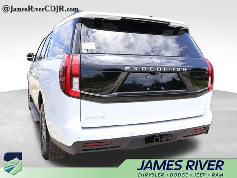 Used 2025 Ford Expedition Active AWD/4WD image 17