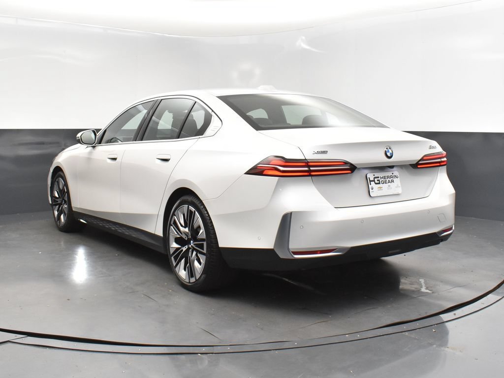 Used 2024 BMW 530i xDrive AWD/4WD image 5
