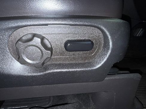 Used 2015 Ford Explorer XLT w/ Equipment Group 202B FWD image 28