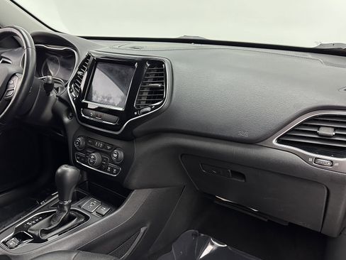 Used 2019 Jeep Cherokee Limited image 34