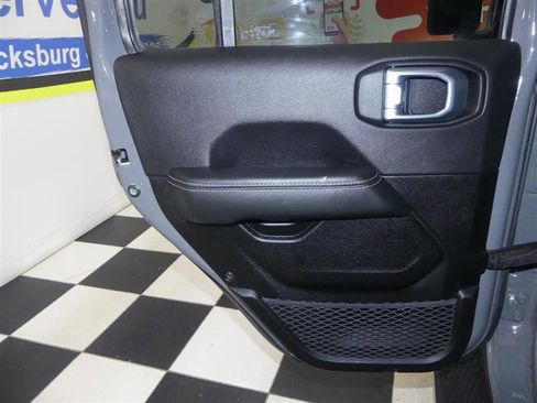 Used 2022 Jeep Wrangler Unlimited Sahara image 30