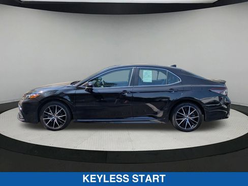 Used 2023 Toyota Camry SE image 7