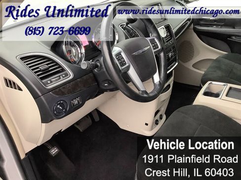 Used 2012 Chrysler Town & Country Touring image 13