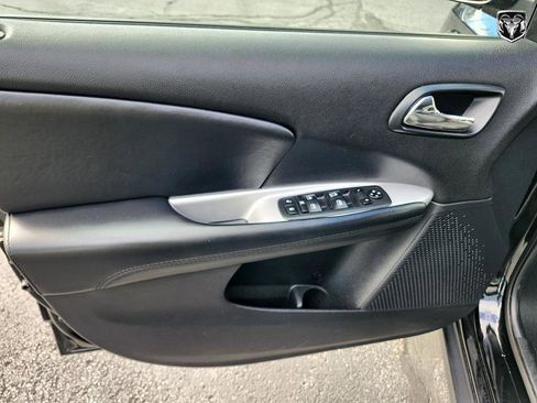 Used 2020 Dodge Journey SE w/ Blacktop Package image 13