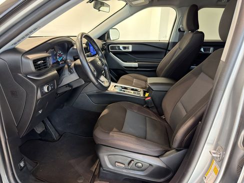 Used 2022 Ford Explorer XLT image 14