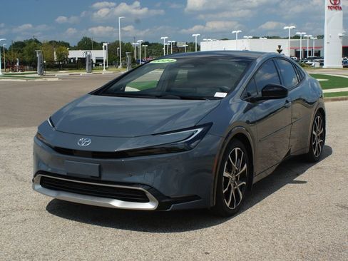 Used 2024 Toyota Prius Prime Premium w/ Advanced Technology Package FWD image 24
