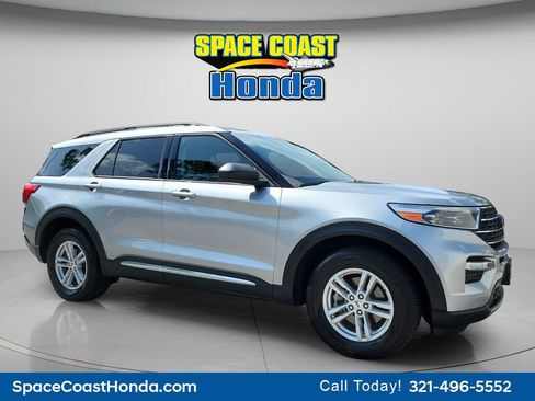 Used 2023 Ford Explorer XLT w/ Equipment Group 202A AWD/4WD image 12