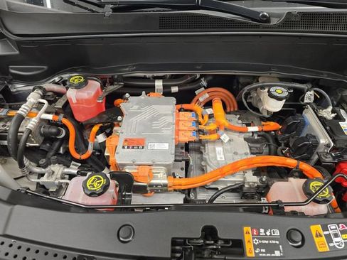 Used 2023 Chevrolet Bolt EUV LT w/ Comfort Package FWD image 36