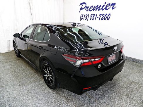 Used 2021 Toyota Camry SE AWD/4WD image 4