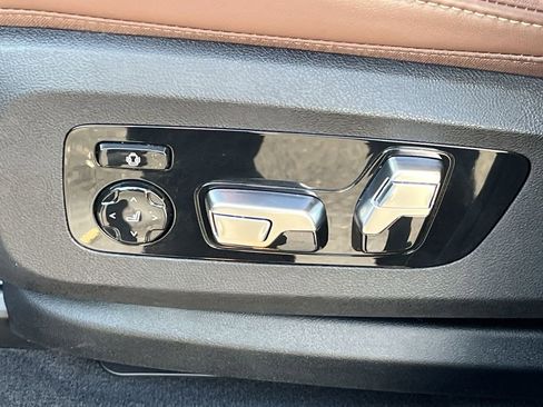 Certified 2024 BMW X7 xDrive40i image 12