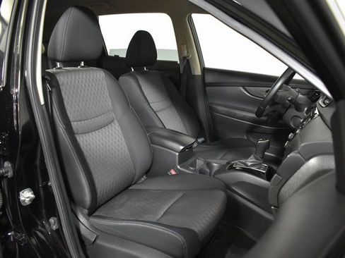 Used 2020 Nissan Rogue SV image 34