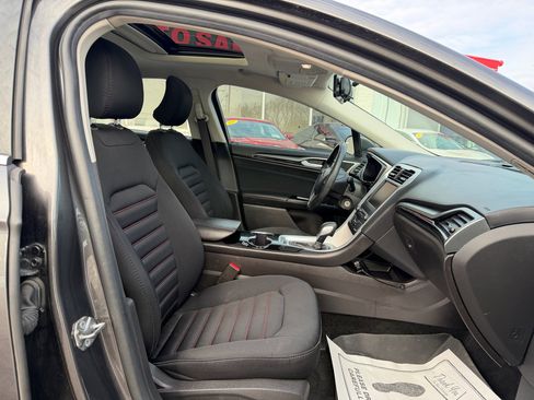 Used 2016 Ford Fusion SE image 16