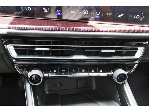 Used 2026 Chevrolet Traverse Z71 w/ LPO, Floor Liner Package AWD/4WD image 25
