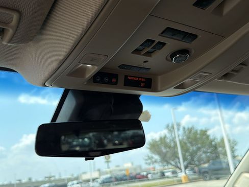 Used 2018 Cadillac Escalade Premium Luxury RWD image 27