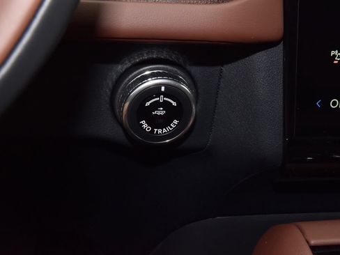 New 2026 Lincoln Navigator L Reserve AWD/4WD image 31