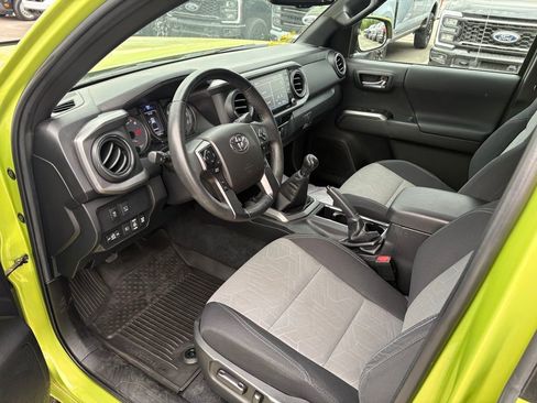 Used 2023 Toyota Tacoma TRD Off-Road w/ Advanced Technology Package AWD/4WD image 7