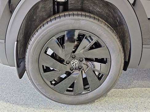 New 2026 Volkswagen Atlas Cross Sport SE image 6