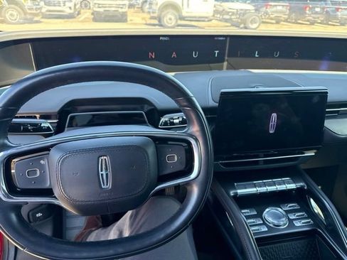 Used 2024 Lincoln Nautilus Reserve w/ Equipment Group 202A AWD/4WD image 9