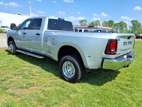 New 2026 RAM 3500 Big Horn AWD/4WD image 3