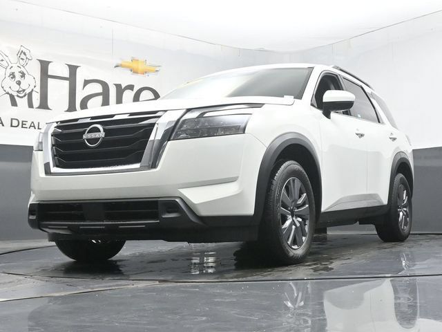Used 2025 Nissan Pathfinder SV FWD image 4