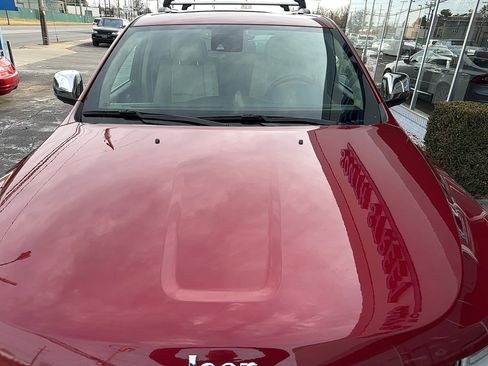 Used 2015 Jeep Grand Cherokee Overland w/ Advanced Technology Group AWD/4WD image 31