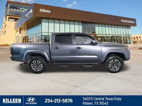 Used 2020 Toyota Tacoma TRD Sport image 9