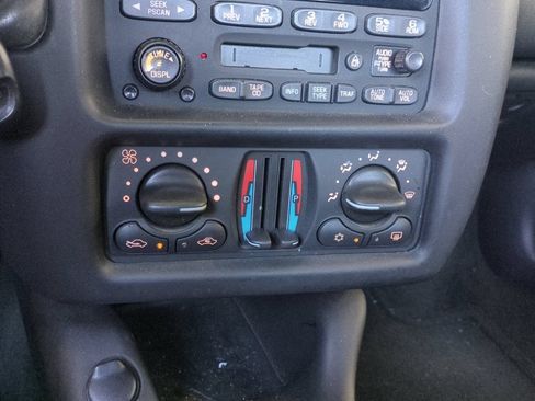 Used 2005 Chevrolet Monte Carlo SS w/ Preferred Equipment Group FWD image 26