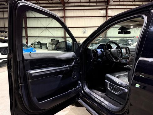 Used 2019 Ford Expedition Platinum RWD image 13