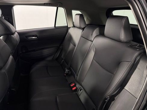 Used 2025 Toyota Corolla Cross XLE w/ Convenience Package image 16