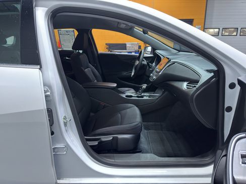 Used 2022 Chevrolet Malibu LT FWD image 16