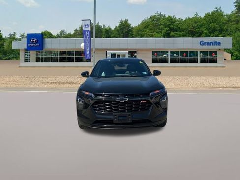 Used 2024 Chevrolet Trax RS w/ Sunroof Package FWD image 3